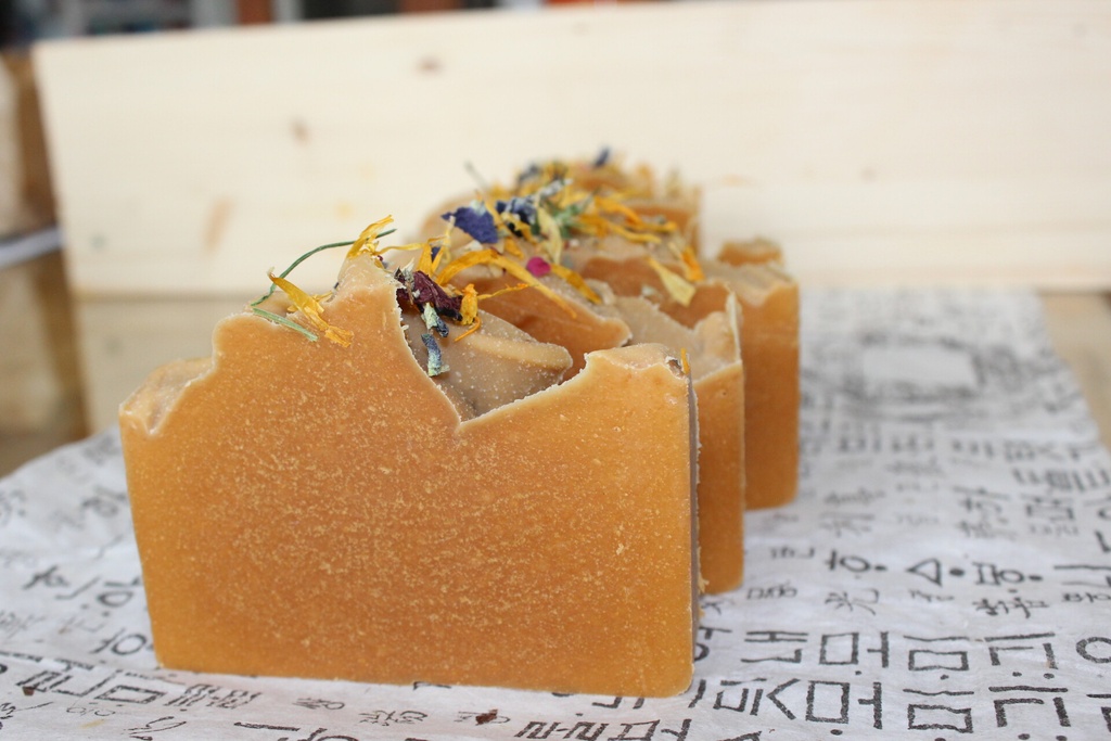 Savon au lait de chèvre, au beurre de karité et au miel